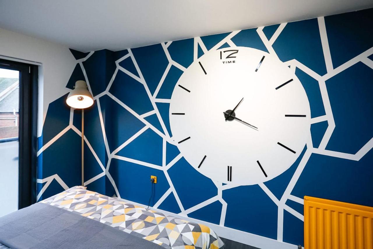 Funky City Apartment - Secure Parking - Wifi - Sleeps 6 - No Parties Белфаст Экстерьер фото