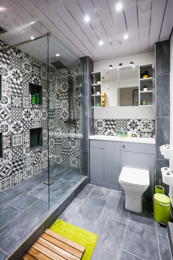 Funky City Apartment - Secure Parking - Wifi - Sleeps 6 - No Parties Белфаст Экстерьер фото
