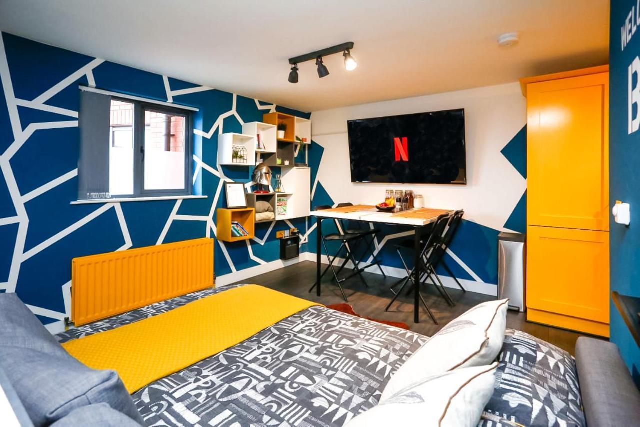 Funky City Apartment - Secure Parking - Wifi - Sleeps 6 - No Parties Белфаст Экстерьер фото