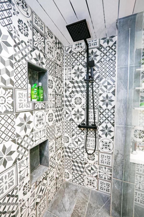 Funky City Apartment - Secure Parking - Wifi - Sleeps 6 - No Parties Белфаст Экстерьер фото