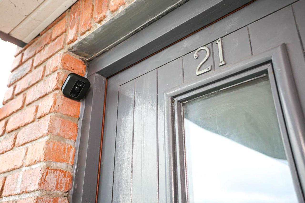 Funky City Apartment - Secure Parking - Wifi - Sleeps 6 - No Parties Белфаст Экстерьер фото