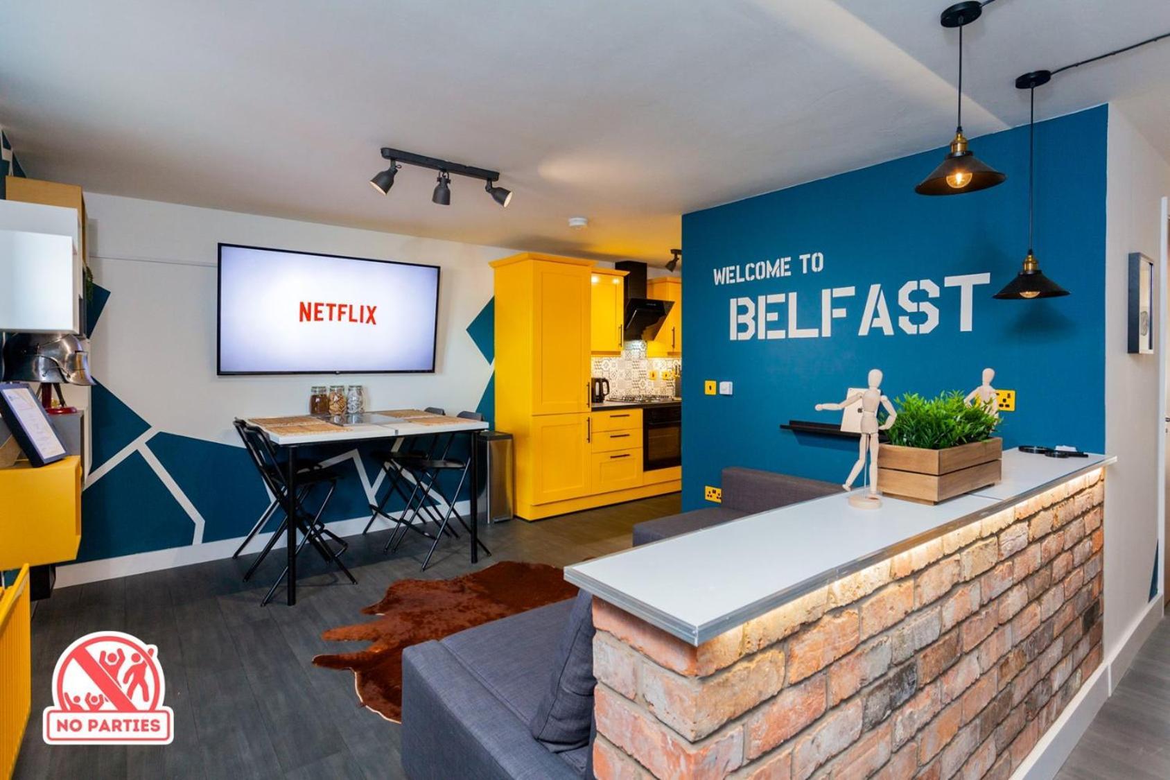 Funky City Apartment - Secure Parking - Wifi - Sleeps 6 - No Parties Белфаст Экстерьер фото