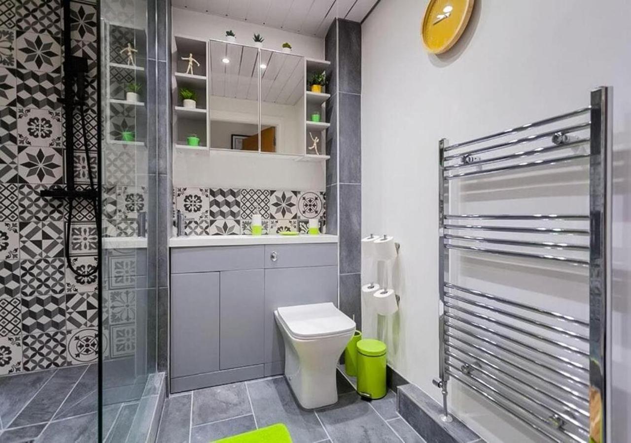 Funky City Apartment - Secure Parking - Wifi - Sleeps 6 - No Parties Белфаст Экстерьер фото