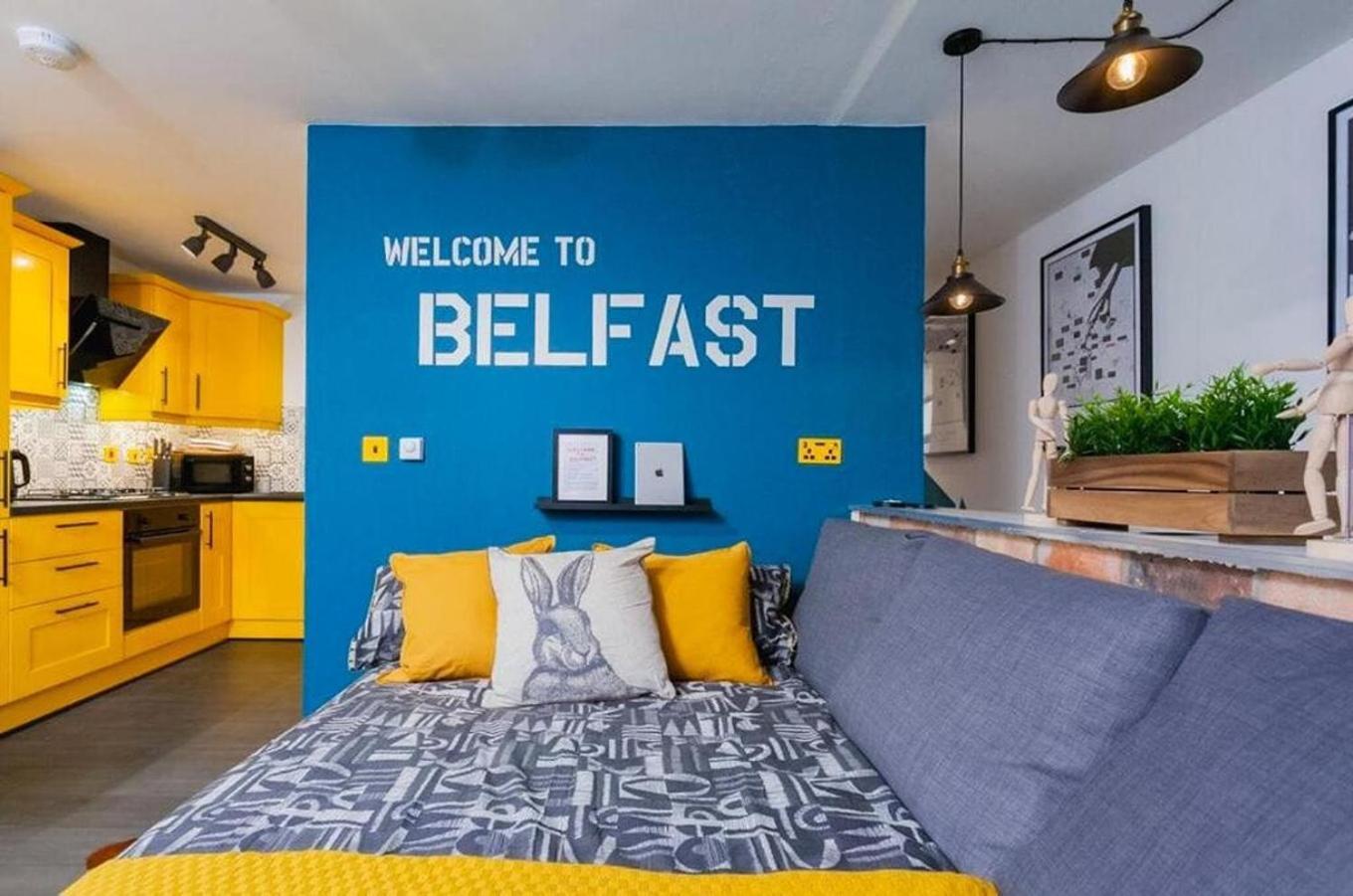 Funky City Apartment - Secure Parking - Wifi - Sleeps 6 - No Parties Белфаст Экстерьер фото