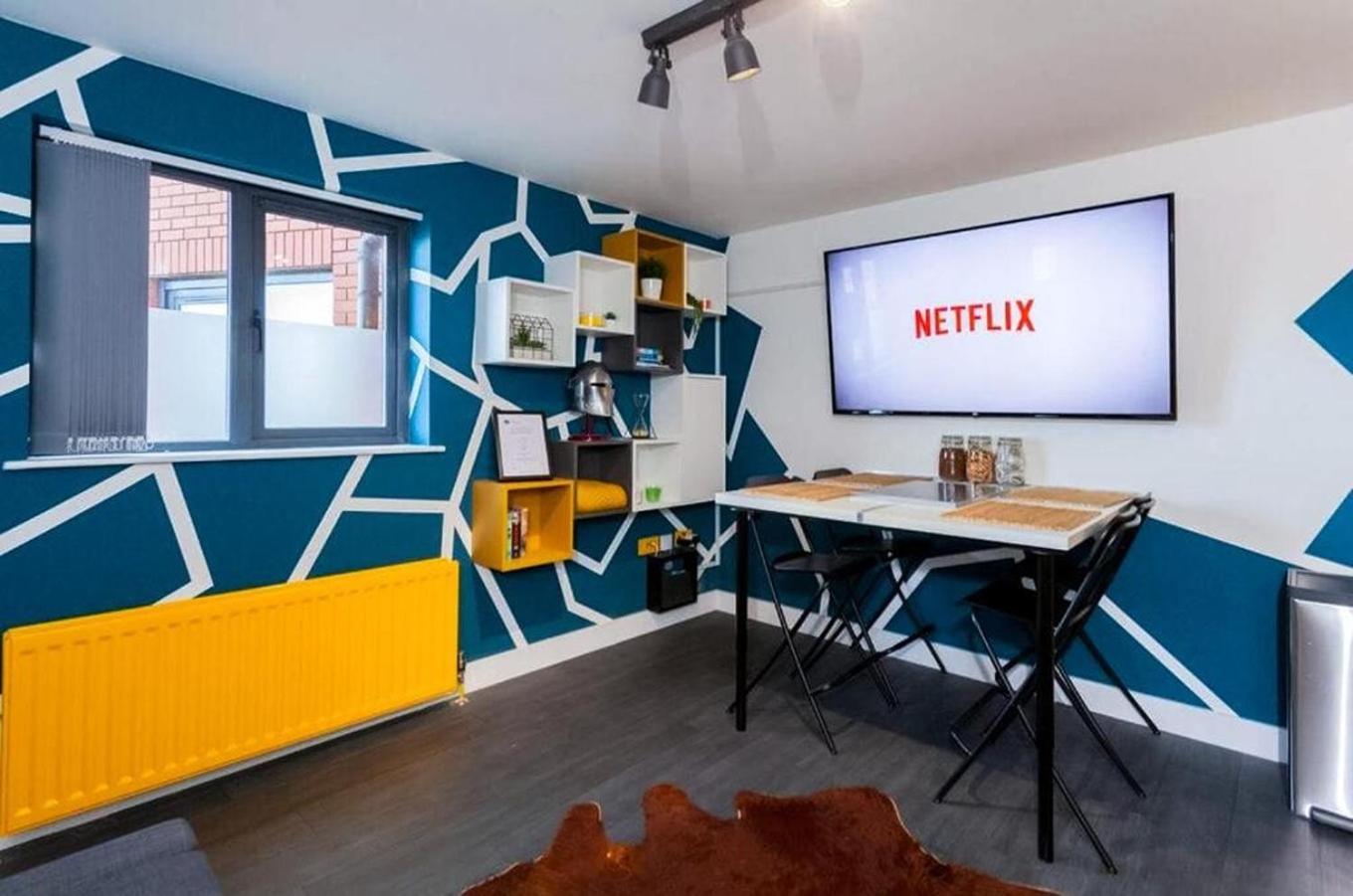 Funky City Apartment - Secure Parking - Wifi - Sleeps 6 - No Parties Белфаст Экстерьер фото