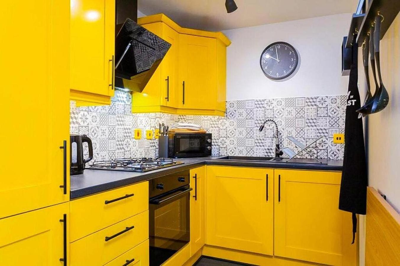 Funky City Apartment - Secure Parking - Wifi - Sleeps 6 - No Parties Белфаст Экстерьер фото